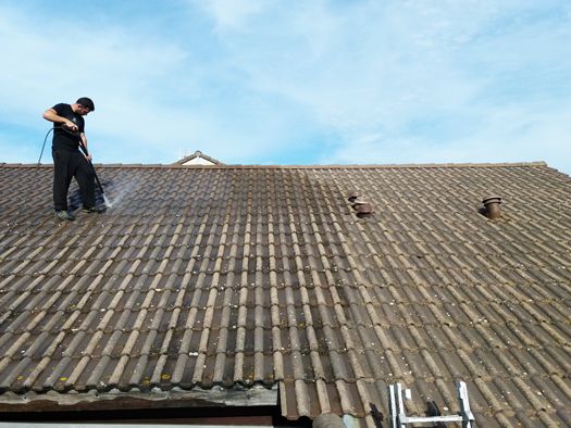 Décapage et nettoyage de toiture réalisé par KPN Renovation